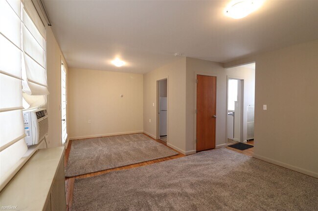 Building Photo - 2 br, 1 bath Townhome - 43 Burley Cir
