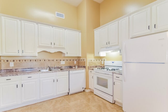 Building Photo - 913 Mister Lake Ct