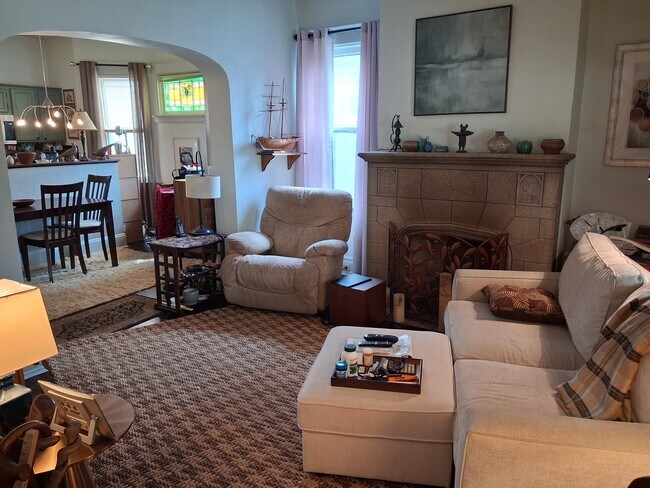 Foto del edificio - 2461 Fairview Ave