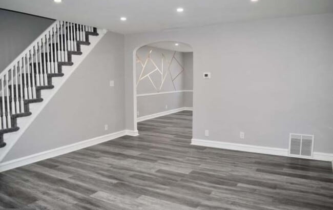 Photo - 6549 N Gratz St House