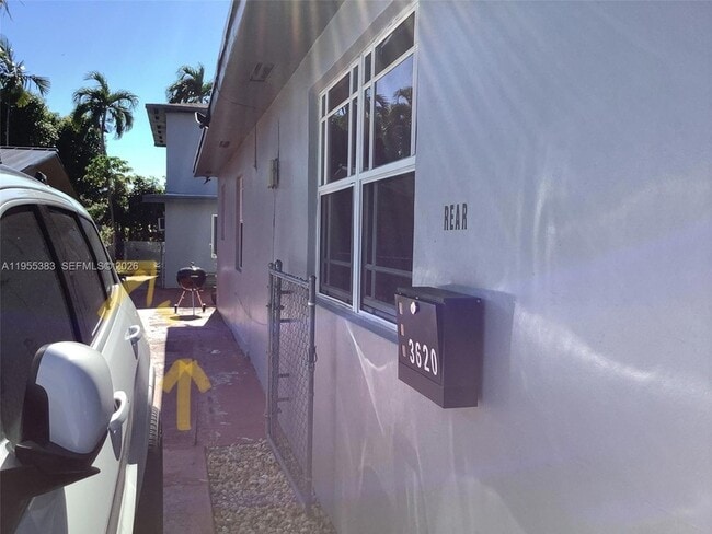 Foto del edificio - 3620 SW 13th Terrace