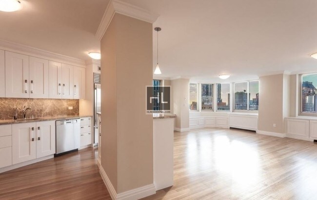 Building Photo - UWS Luxury With No Fee!