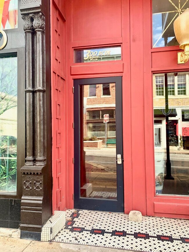 Building Photo - For Rent – Downtown Jonesboro Loft Apartment