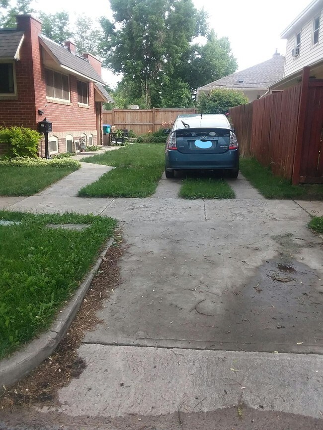 1 lugar de estacionamiento fuera de la calle - 509 E Myrtle St