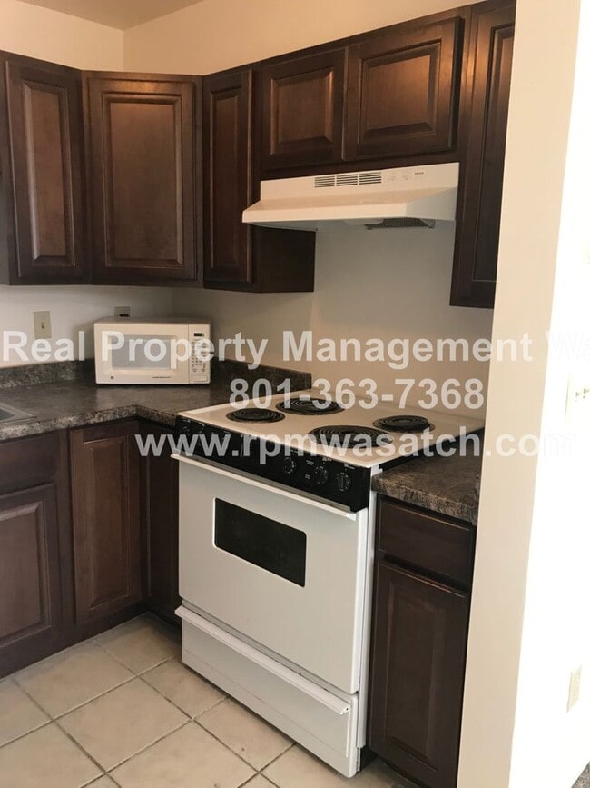 Photo - Check out This Cute 2 Bedroom 1 Bath SLC C... House