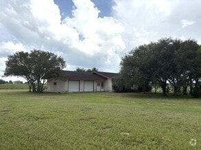 Building Photo - 3987 TX-304