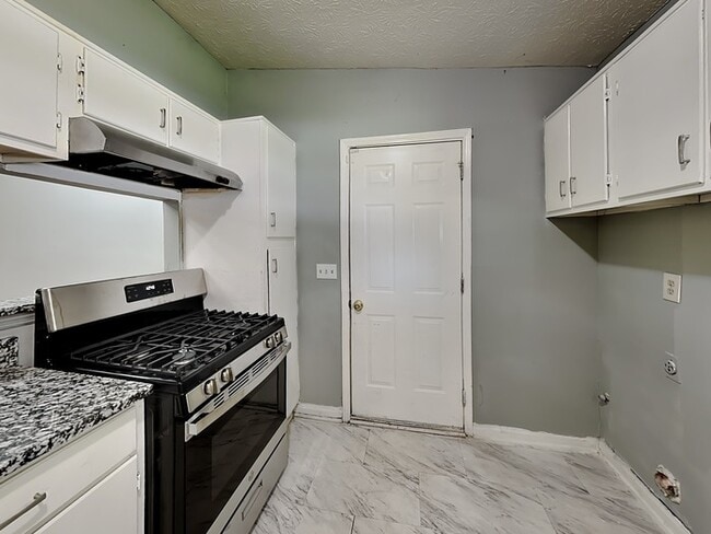 Building Photo - 2093 Drake Ct
