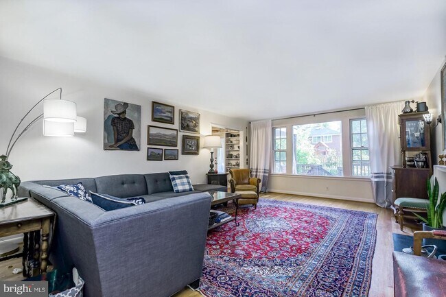 Foto del edificio - 5703 Cromwell Dr