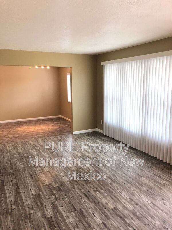 Foto del edificio - 2509 E 23rd St