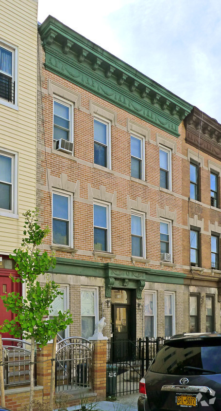 Primary Photo - 230 Schaefer St