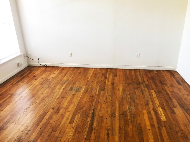 Living Room space - 115 Aurora St