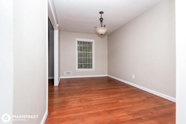 Building Photo - 3640 Hershel Pl