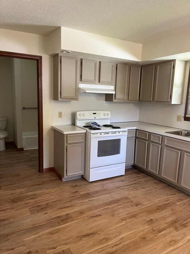 Kitchen - 926 N Walnut St