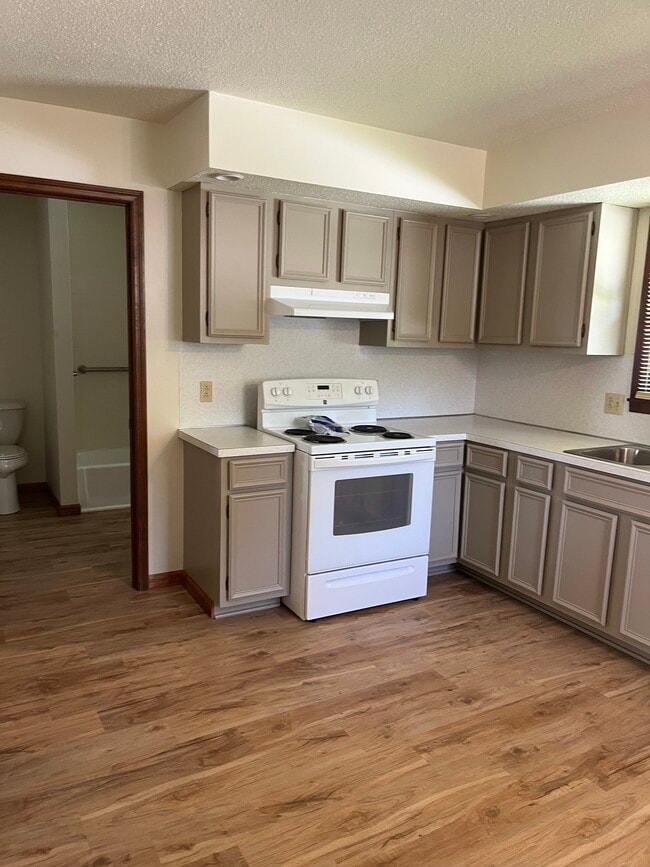 Kitchen - 926 N Walnut St