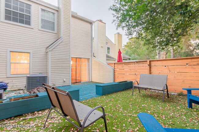 Foto del edificio - 1518 Spindrift Cir W