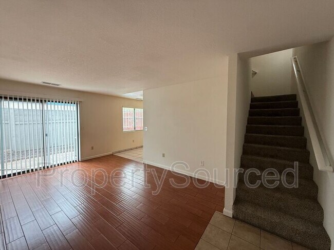 Foto del edificio - 2717 Janna Ave