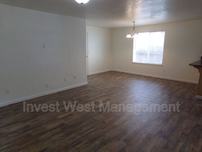 Foto del edificio - 1138 W 29th St