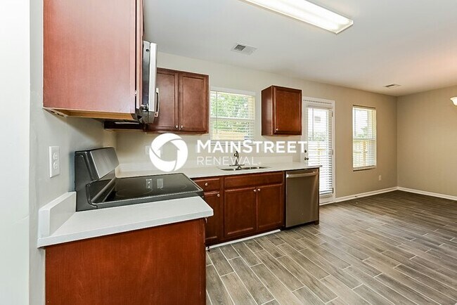 Building Photo - 3 Bedroom Pet-Friendly Home in Hampton, GA with Main Street Renewal