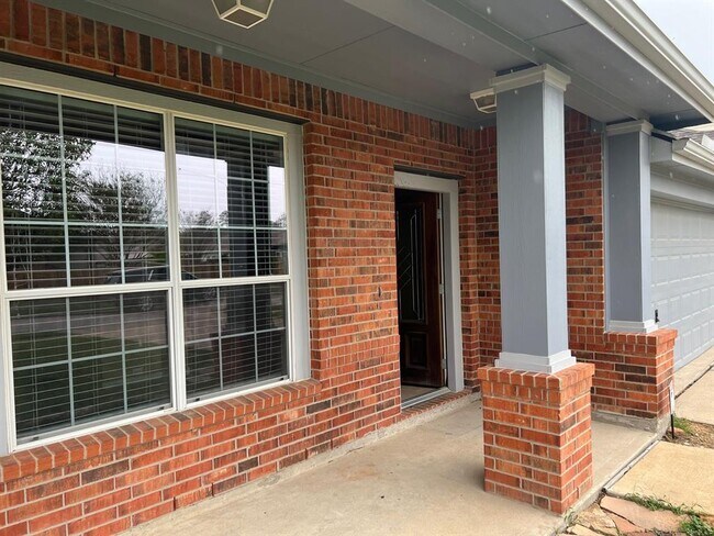 Building Photo - 18722 Cluster Oaks Dr