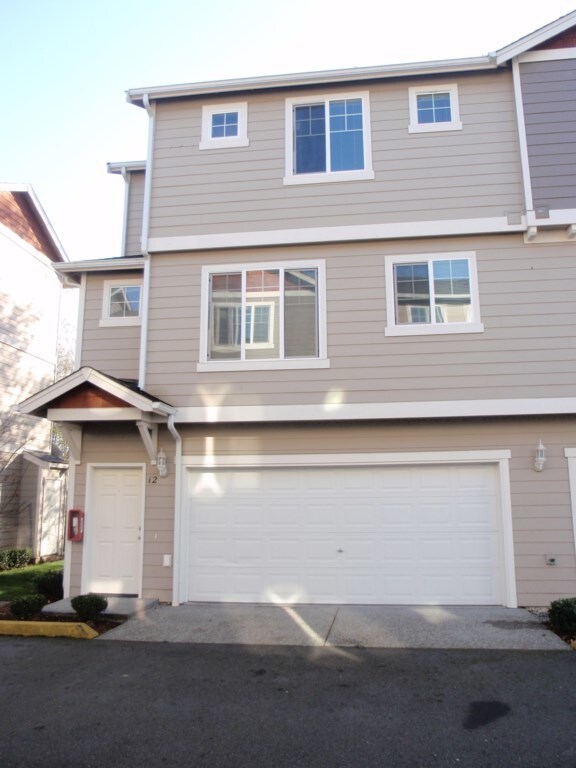 Building Photo - Townhouse in South Everett