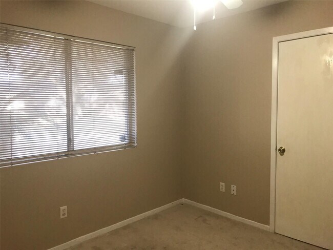 Foto del edificio - 2403 Chimneystone Cir