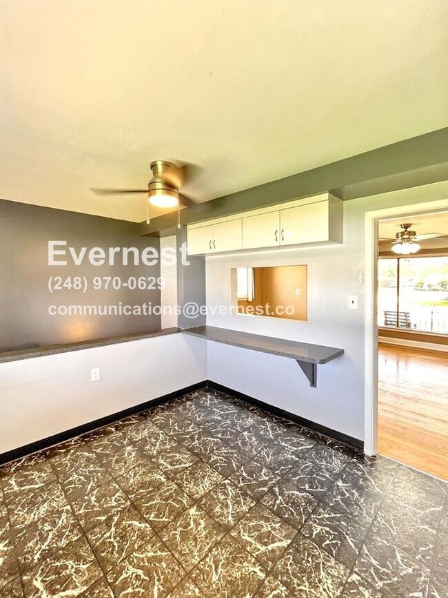 Building Photo - Charming 3-Bedroom Home with Basement, Fen...
