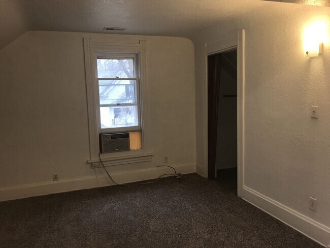 Foto del edificio - 2341 Caledonia