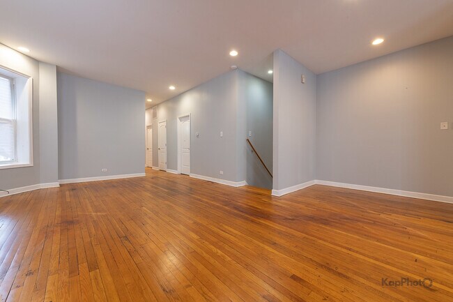 Foto del edificio - 7750 S Saginaw Ave