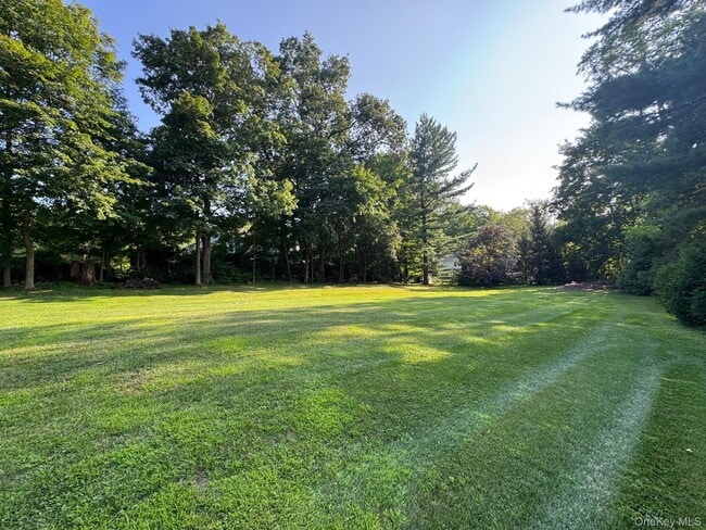 Building Photo - 14 Quicks Ln