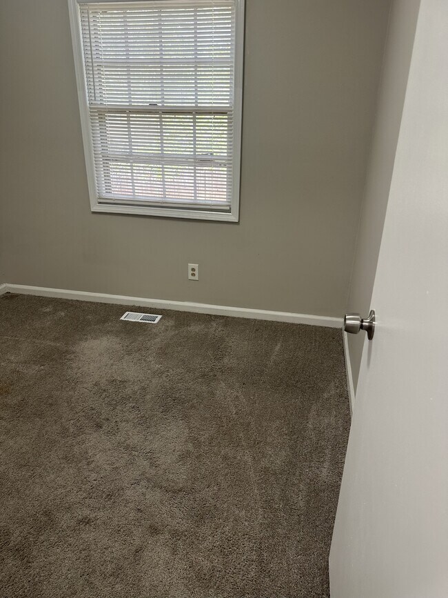 Foto del edificio - 127 Eaglewood Way