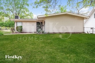 Building Photo - 2420 Cherry