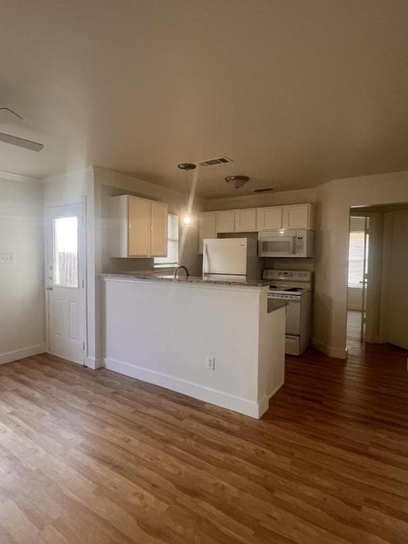 Building Photo - 1208 Village Garden Dr