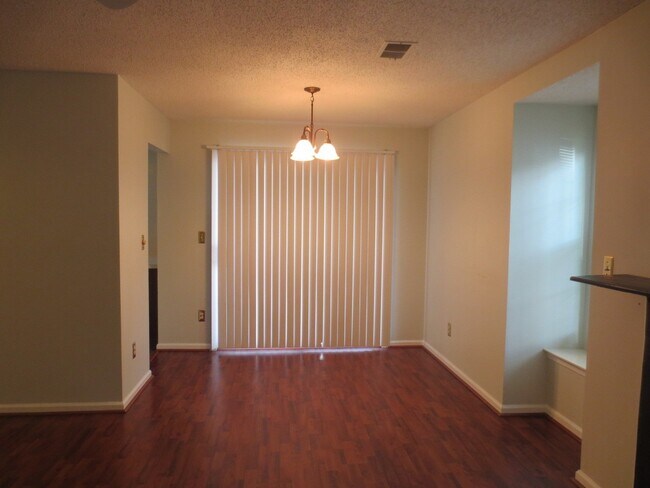Building Photo - 2 BR 2 BA Condo Lynnhaven Parkway & Princess Anne Road Virginia Beach