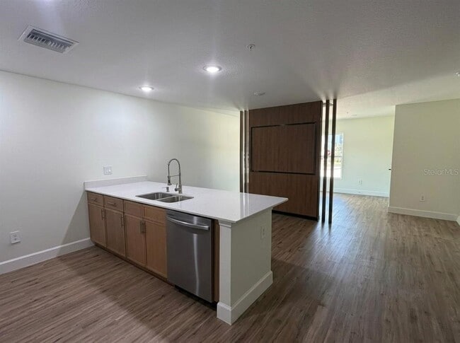 Building Photo - 2232 Florida Dr