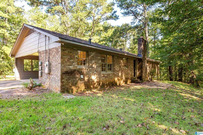 Building Photo - 4725 Woodvale Dr