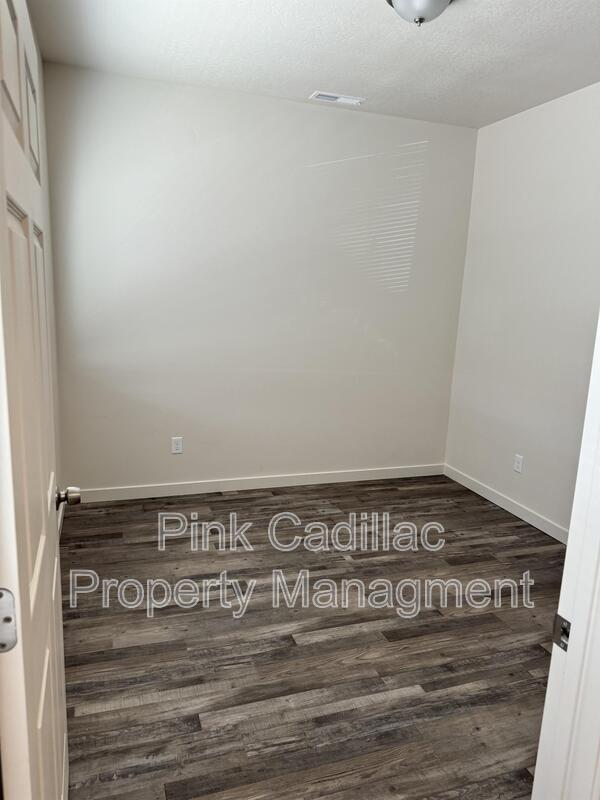 Building Photo - 309 E Grove Ave