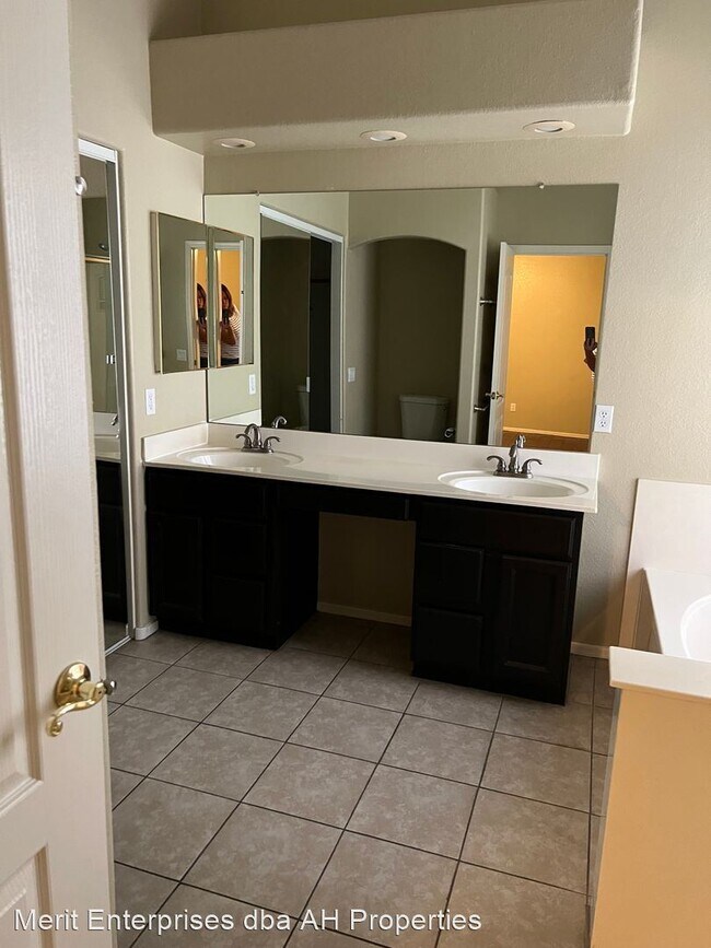 Foto del edificio - 4 br, 2 bath House - 3174 W TYSON PL