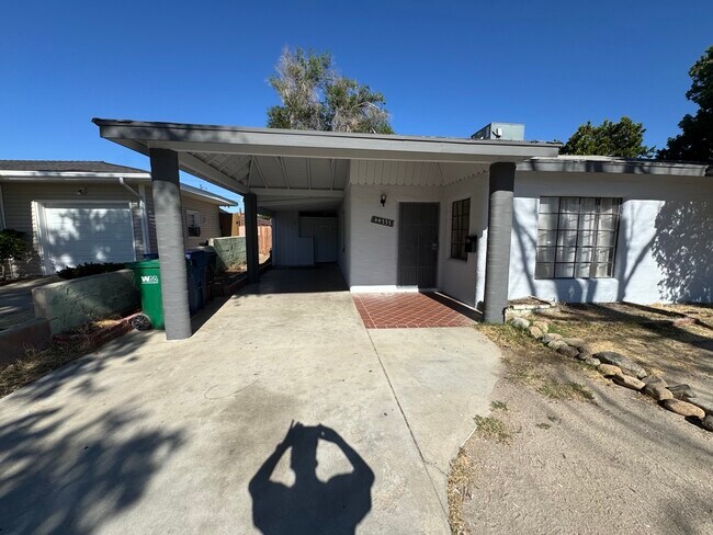 Foto del edificio - 44333 Elm Ave