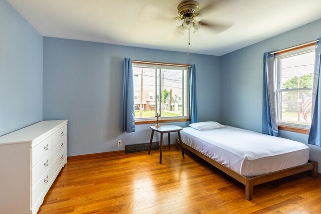 Dormitorio más grande - 1317 E Boston Ave