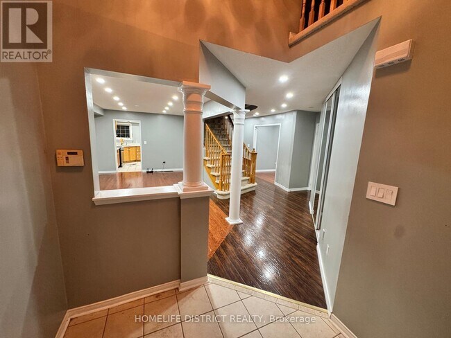 Photo du bâtiment - 1100 Ashgrove Crescent