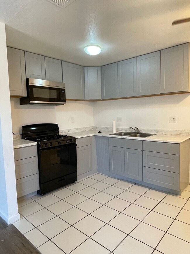 Foto del edificio - 2 bedroom with Garage
