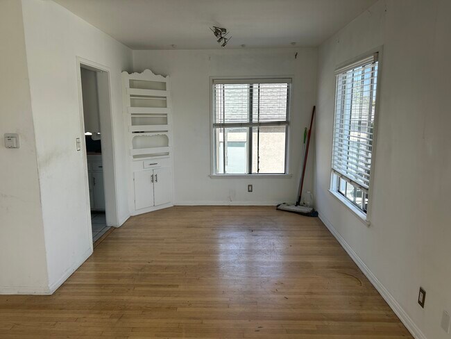 Building Photo - 4504 W 61st St