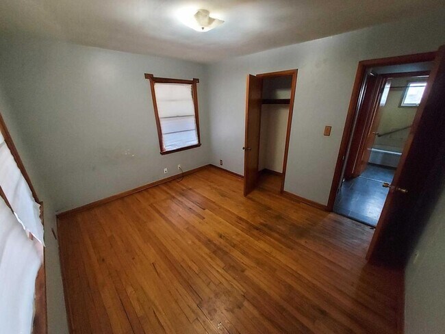 Building Photo - 3027 Dirr Ave