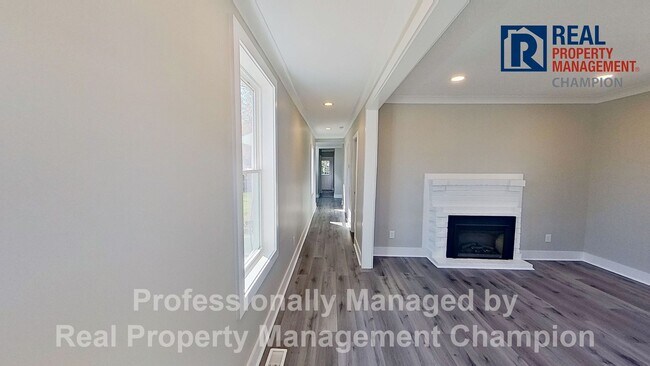 Building Photo - Updated 3 BD/1.5 BA Home in the Heart of D...