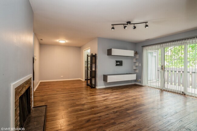Building Photo - 4640 Calvert Dr