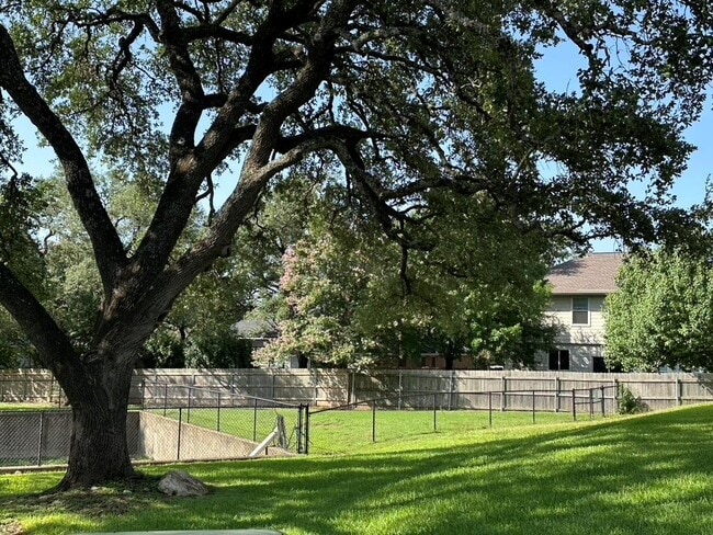 Building Photo - 2632 Century Park Blvd