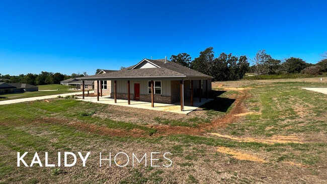 Building Photo - 1823 Salma Rd