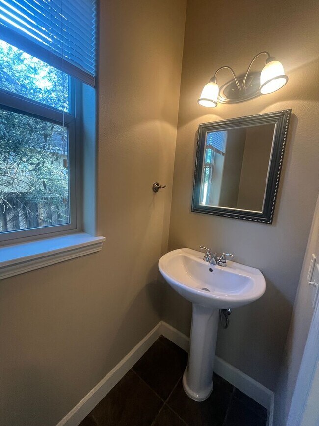 Foto del edificio - 3-Bedroom 2.5-Bathroom home in Eugene