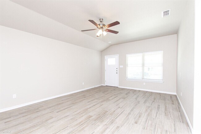Foto del edificio - 3 br, 2 bath Duplex - 2551 Leroy Lane B