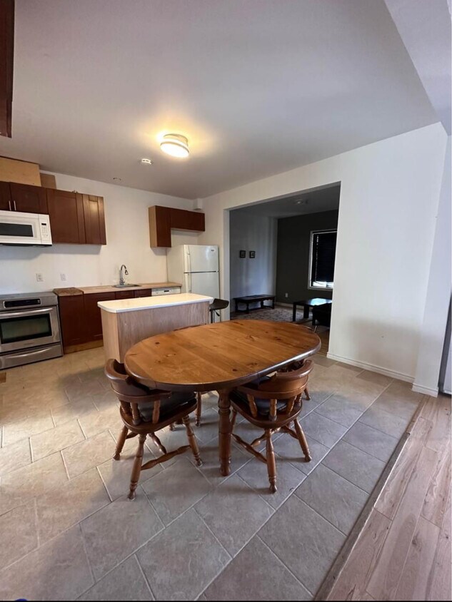 Primary Photo - 2-bedroom apartment for rent